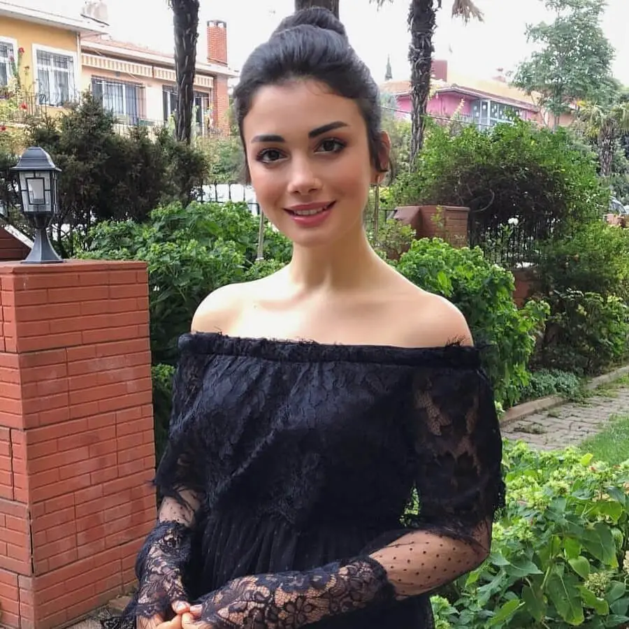 Özge Yağız