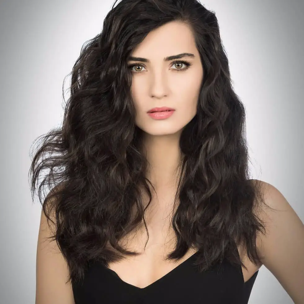 Glumica Tuba Buyukustun